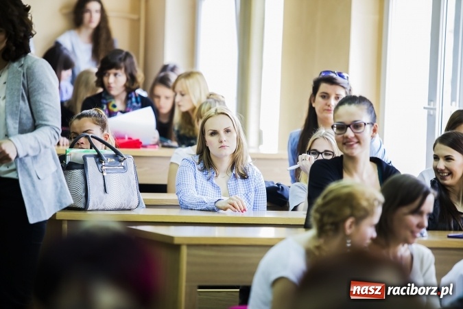 Zdjęcie w galerii na portalu naszraciborz.pl: Raciborski oddział Polskiego Towarzystwa Pedagogicznego ma już 35 lat. Jubileusz uczczono seminarium i pamiątkową tablicą wiadomości z regionu