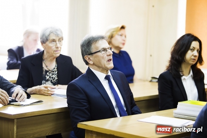 Zdjęcie w galerii na portalu naszraciborz.pl: Raciborski oddział Polskiego Towarzystwa Pedagogicznego ma już 35 lat. Jubileusz uczczono seminarium i pamiątkową tablicą wiadomości z regionu
