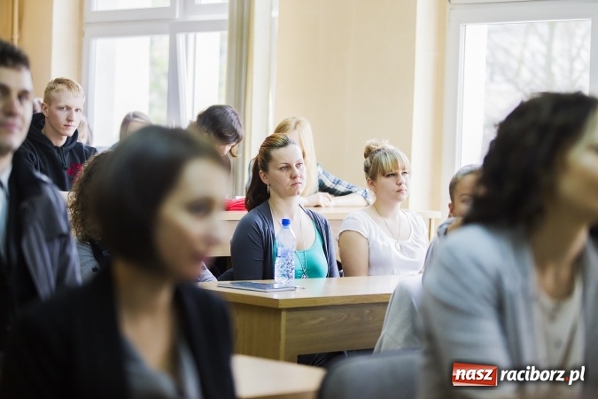 Zdjęcie w galerii na portalu naszraciborz.pl: Raciborski oddział Polskiego Towarzystwa Pedagogicznego ma już 35 lat. Jubileusz uczczono seminarium i pamiątkową tablicą wiadomości z regionu