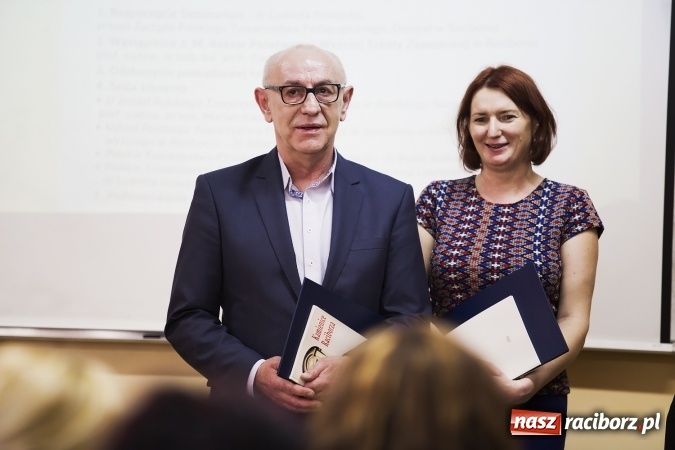 Zdjęcie w galerii na portalu naszraciborz.pl: Raciborski oddział Polskiego Towarzystwa Pedagogicznego ma już 35 lat. Jubileusz uczczono seminarium i pamiątkową tablicą wiadomości z regionu