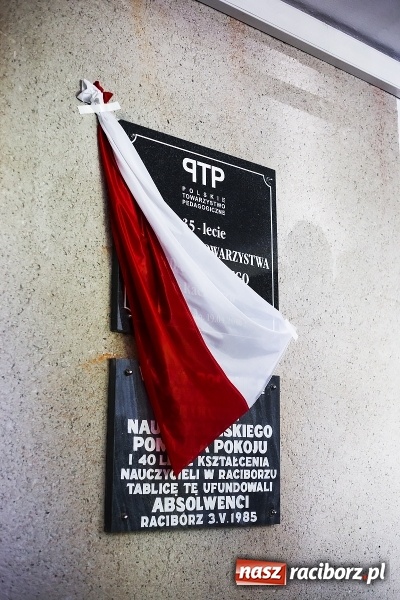 Zdjęcie w galerii na portalu naszraciborz.pl: Raciborski oddział Polskiego Towarzystwa Pedagogicznego ma już 35 lat. Jubileusz uczczono seminarium i pamiątkową tablicą wiadomości z regionu