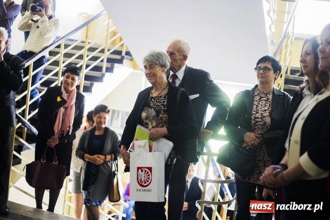 Zdjęcie w galerii na portalu naszraciborz.pl: Raciborski oddział Polskiego Towarzystwa Pedagogicznego ma już 35 lat. Jubileusz uczczono seminarium i pamiątkową tablicą wiadomości z regionu