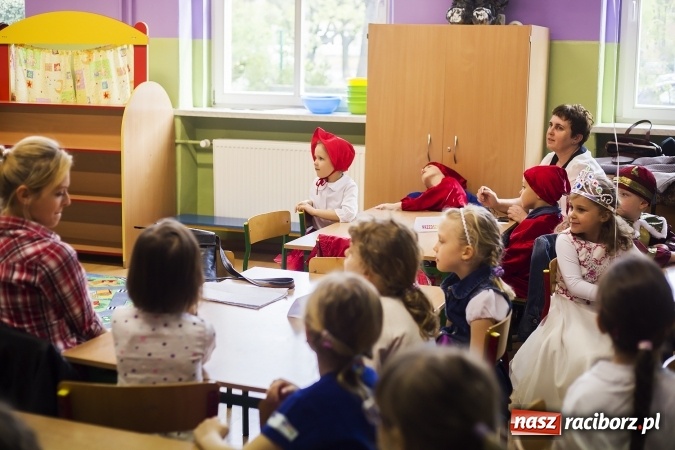 Zdjęcie w galerii na portalu naszraciborz.pl: Bajki, baśnie i legendy krajów Unii Europejskiej w Przedszkolu nr 10 wiadomości z regionu