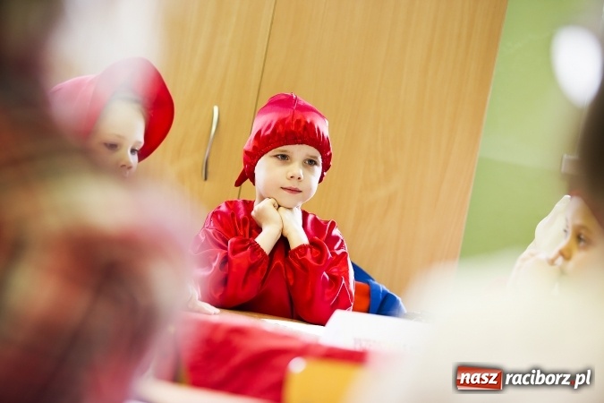 Zdjęcie w galerii na portalu naszraciborz.pl: Bajki, baśnie i legendy krajów Unii Europejskiej w Przedszkolu nr 10 wiadomości z regionu