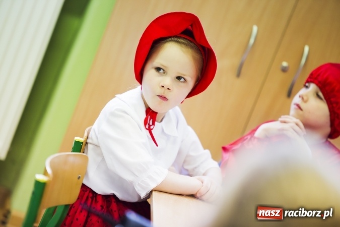 Zdjęcie w galerii na portalu naszraciborz.pl: Bajki, baśnie i legendy krajów Unii Europejskiej w Przedszkolu nr 10 wiadomości z regionu