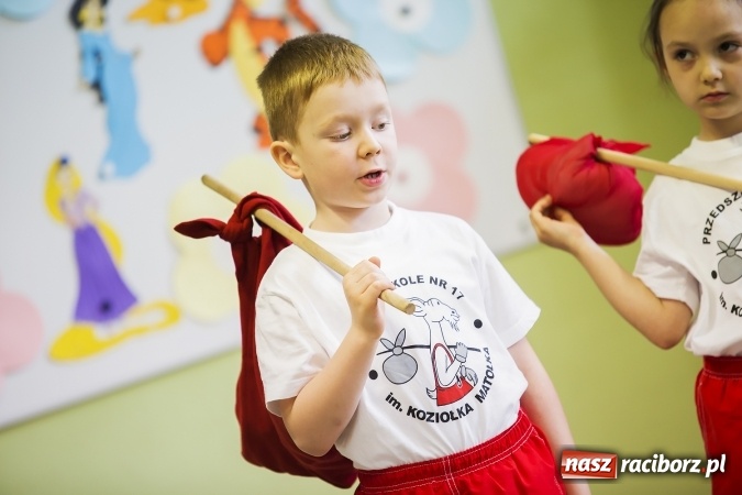 Zdjęcie w galerii na portalu naszraciborz.pl: Bajki, baśnie i legendy krajów Unii Europejskiej w Przedszkolu nr 10 wiadomości z regionu