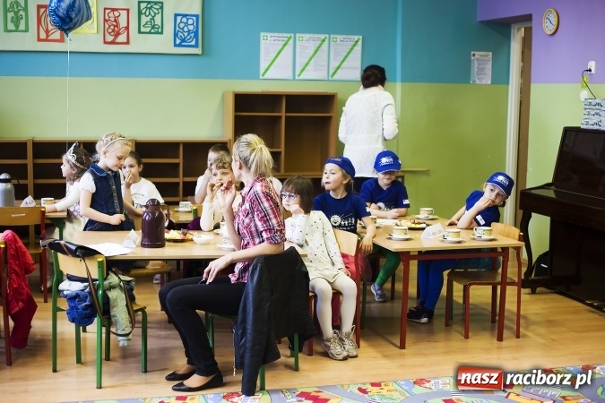 Zdjęcie w galerii na portalu naszraciborz.pl: Bajki, baśnie i legendy krajów Unii Europejskiej w Przedszkolu nr 10 wiadomości z regionu