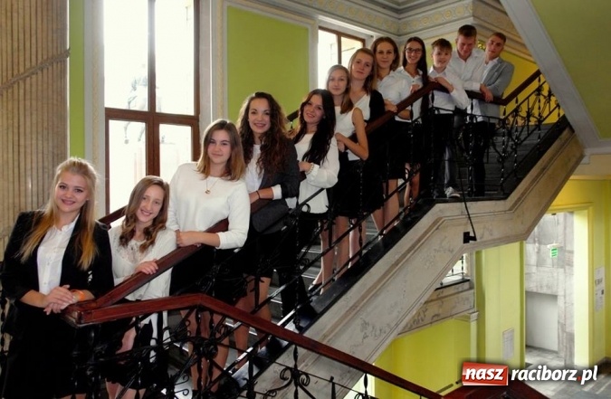 Zdjęcie w galerii na portalu naszraciborz.pl: Sport, nauka na coraz wyższym poziomie i współpraca ze służbami mundurowymi, czyli nowa oferta SMS-u wiadomości z regionu