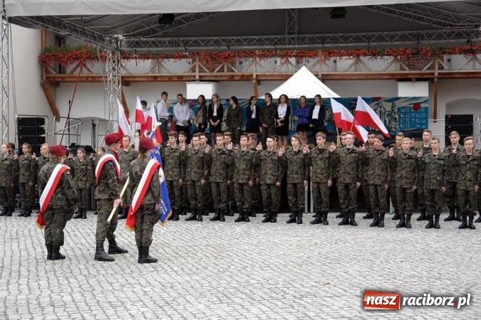 Zdjęcie w galerii na portalu naszraciborz.pl: Sport, nauka na coraz wyższym poziomie i współpraca ze służbami mundurowymi, czyli nowa oferta SMS-u wiadomości z regionu