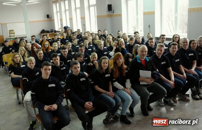 Zdjęcie w galerii na portalu naszraciborz.pl: Sport, nauka na coraz wyższym poziomie i współpraca ze służbami mundurowymi, czyli nowa oferta SMS-u wiadomości z regionu