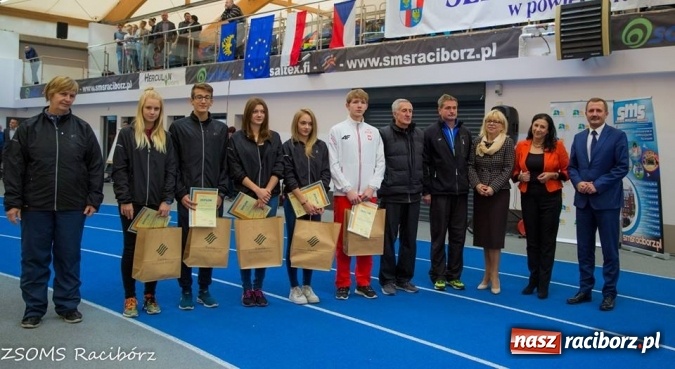 Zdjęcie w galerii na portalu naszraciborz.pl: Sport, nauka na coraz wyższym poziomie i współpraca ze służbami mundurowymi, czyli nowa oferta SMS-u wiadomości z regionu