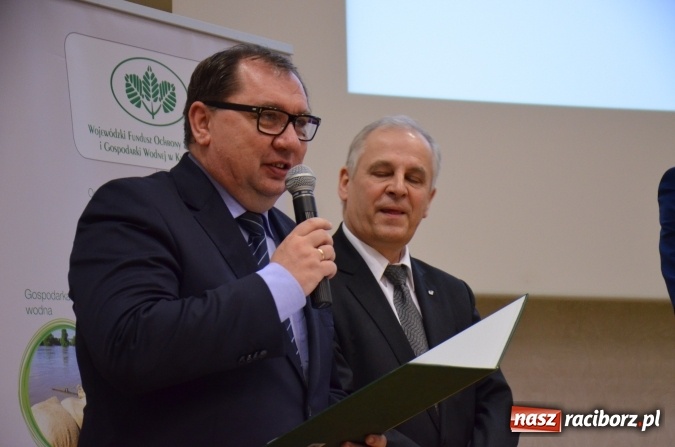 Zdjęcie w galerii na portalu naszraciborz.pl: Wręczono dyplomy laureatom konkursu na utworzenie ekopracowni wiadomości z regionu