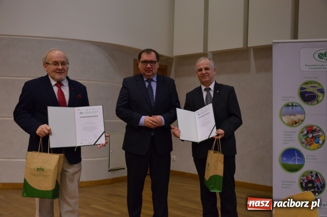 Zdjęcie w galerii na portalu naszraciborz.pl: Wręczono dyplomy laureatom konkursu na utworzenie ekopracowni wiadomości z regionu