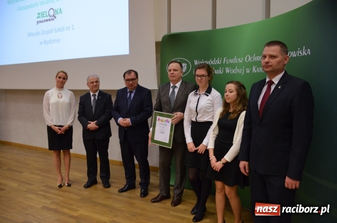 Zdjęcie w galerii na portalu naszraciborz.pl: Wręczono dyplomy laureatom konkursu na utworzenie ekopracowni wiadomości z regionu