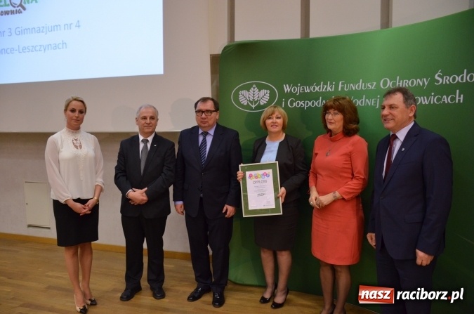 Zdjęcie w galerii na portalu naszraciborz.pl: Wręczono dyplomy laureatom konkursu na utworzenie ekopracowni wiadomości z regionu