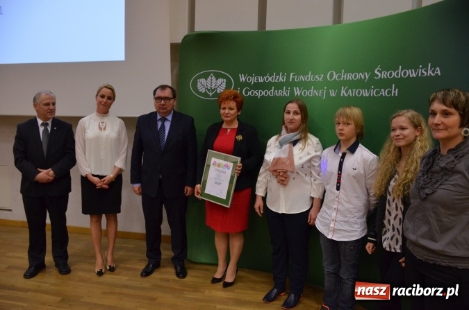 Zdjęcie w galerii na portalu naszraciborz.pl: Wręczono dyplomy laureatom konkursu na utworzenie ekopracowni wiadomości z regionu