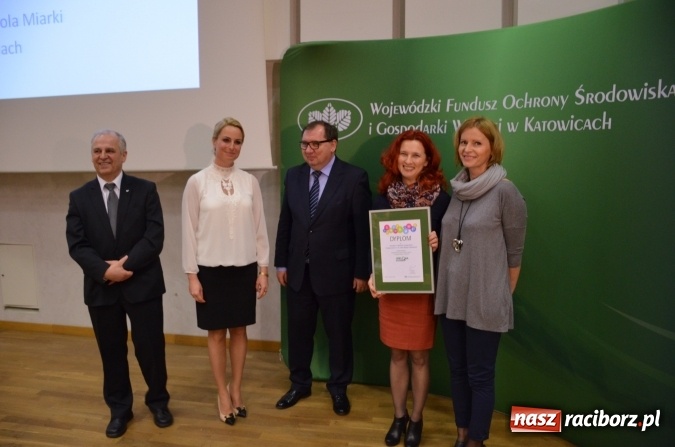 Zdjęcie w galerii na portalu naszraciborz.pl: Wręczono dyplomy laureatom konkursu na utworzenie ekopracowni wiadomości z regionu