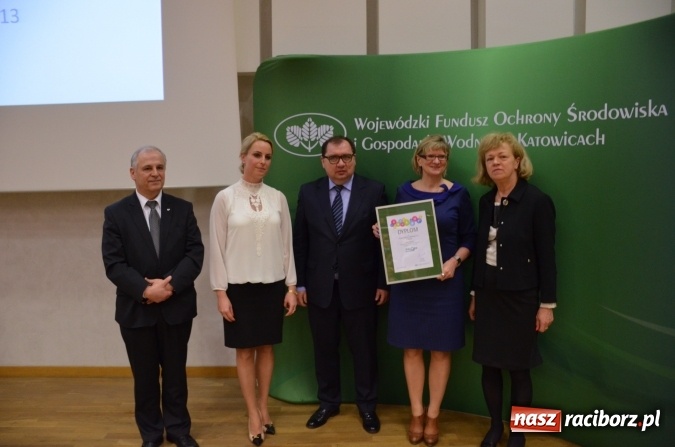 Zdjęcie w galerii na portalu naszraciborz.pl: Wręczono dyplomy laureatom konkursu na utworzenie ekopracowni wiadomości z regionu