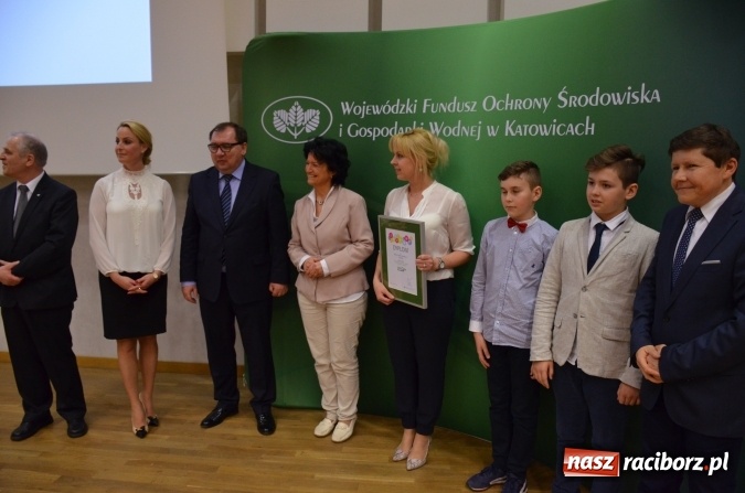 Zdjęcie w galerii na portalu naszraciborz.pl: Wręczono dyplomy laureatom konkursu na utworzenie ekopracowni wiadomości z regionu