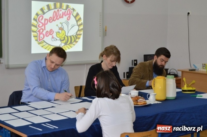 Zdjęcie w galerii na portalu naszraciborz.pl: Mistrzowie literowania spotkali się w SP 4 wiadomości z regionu