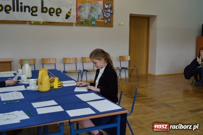 Zdjęcie w galerii na portalu naszraciborz.pl: Mistrzowie literowania spotkali się w SP 4 wiadomości z regionu