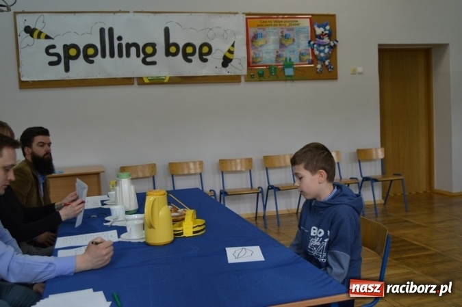 Zdjęcie w galerii na portalu naszraciborz.pl: Mistrzowie literowania spotkali się w SP 4 wiadomości z regionu