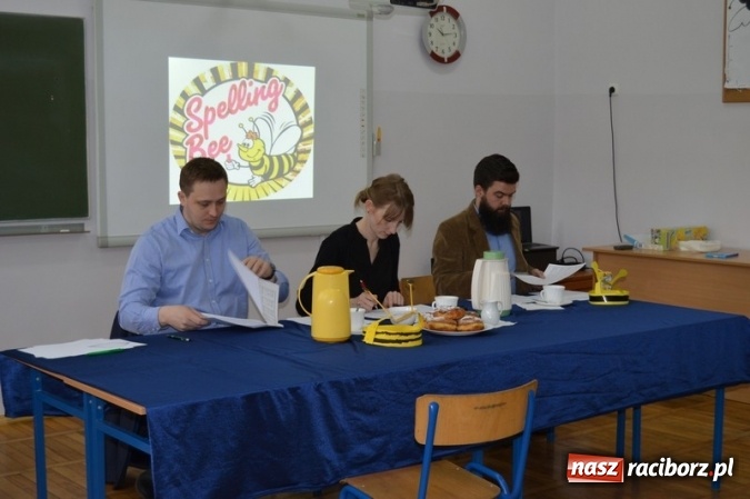 Zdjęcie w galerii na portalu naszraciborz.pl: Mistrzowie literowania spotkali się w SP 4 wiadomości z regionu