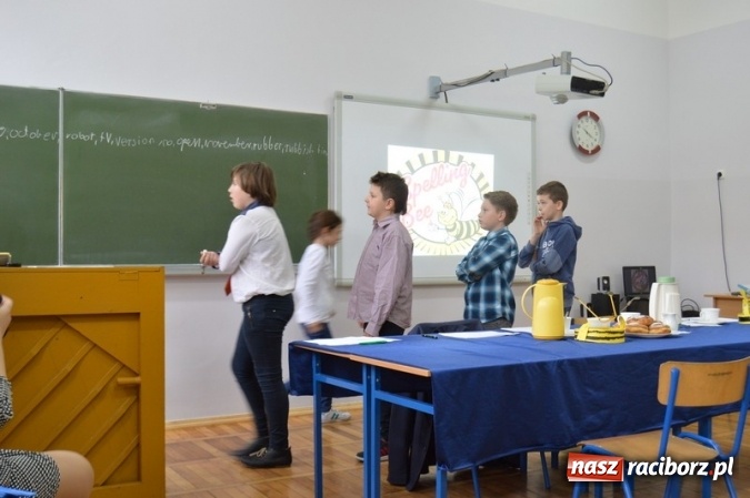 Zdjęcie w galerii na portalu naszraciborz.pl: Mistrzowie literowania spotkali się w SP 4 wiadomości z regionu