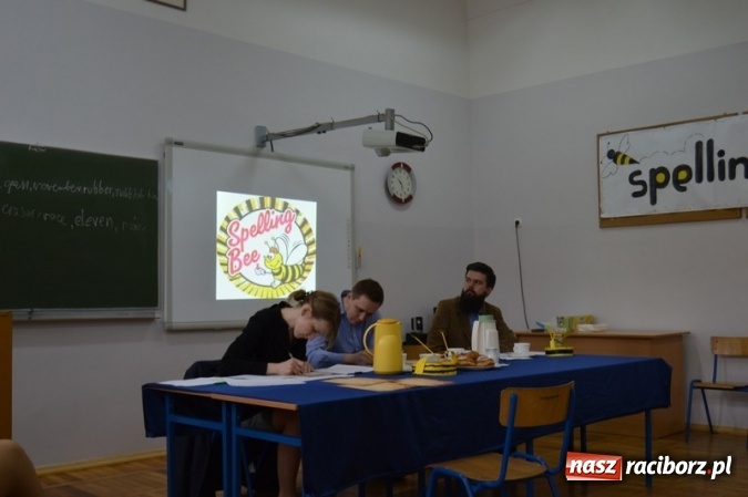 Zdjęcie w galerii na portalu naszraciborz.pl: Mistrzowie literowania spotkali się w SP 4 wiadomości z regionu