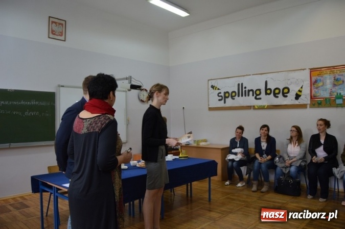 Zdjęcie w galerii na portalu naszraciborz.pl: Mistrzowie literowania spotkali się w SP 4 wiadomości z regionu