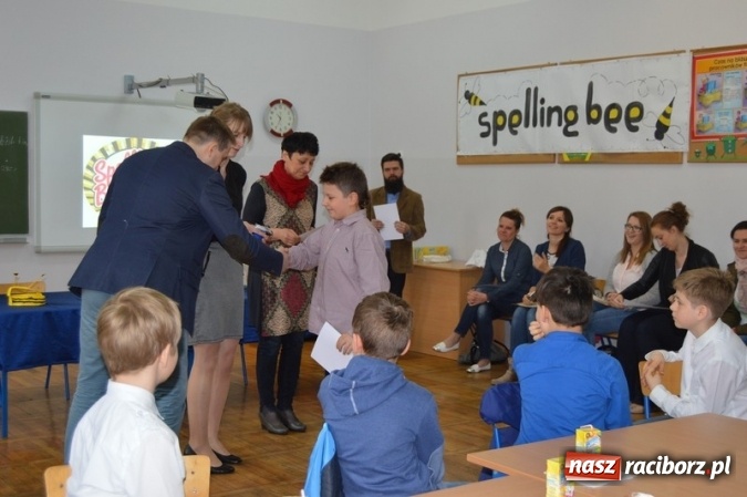 Zdjęcie w galerii na portalu naszraciborz.pl: Mistrzowie literowania spotkali się w SP 4 wiadomości z regionu