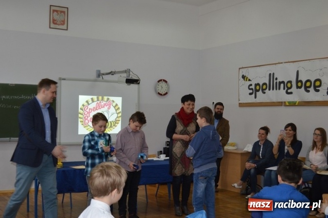 Zdjęcie w galerii na portalu naszraciborz.pl: Mistrzowie literowania spotkali się w SP 4 wiadomości z regionu