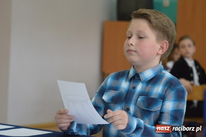 Zdjęcie w galerii na portalu naszraciborz.pl: Mistrzowie literowania spotkali się w SP 4 wiadomości z regionu