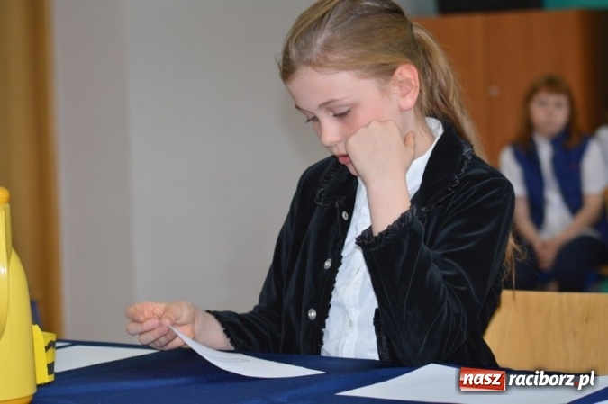 Zdjęcie w galerii na portalu naszraciborz.pl: Mistrzowie literowania spotkali się w SP 4 wiadomości z regionu