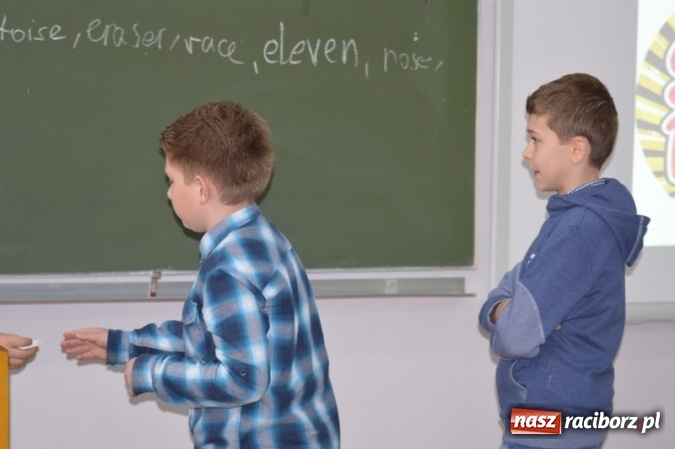 Zdjęcie w galerii na portalu naszraciborz.pl: Mistrzowie literowania spotkali się w SP 4 wiadomości z regionu