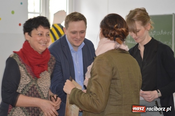 Zdjęcie w galerii na portalu naszraciborz.pl: Mistrzowie literowania spotkali się w SP 4 wiadomości z regionu