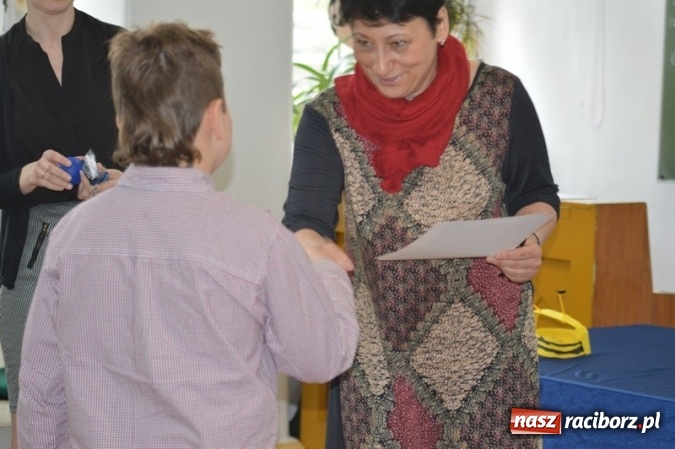 Zdjęcie w galerii na portalu naszraciborz.pl: Mistrzowie literowania spotkali się w SP 4 wiadomości z regionu