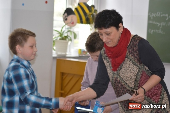 Zdjęcie w galerii na portalu naszraciborz.pl: Mistrzowie literowania spotkali się w SP 4 wiadomości z regionu