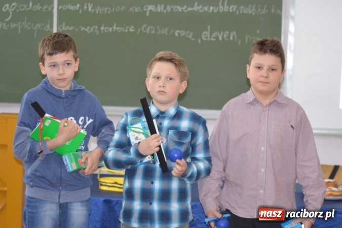 Zdjęcie w galerii na portalu naszraciborz.pl: Mistrzowie literowania spotkali się w SP 4 wiadomości z regionu