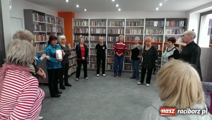 Zdjęcie w galerii na portalu naszraciborz.pl: Tai-Chi wśród książek, czyli trening w książnicy na Ostrogu wiadomości z regionu
