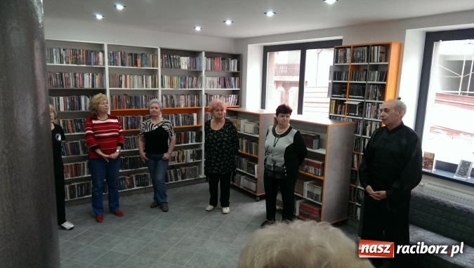 Zdjęcie w galerii na portalu naszraciborz.pl: Tai-Chi wśród książek, czyli trening w książnicy na Ostrogu wiadomości z regionu