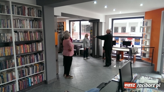 Zdjęcie w galerii na portalu naszraciborz.pl: Tai-Chi wśród książek, czyli trening w książnicy na Ostrogu wiadomości z regionu