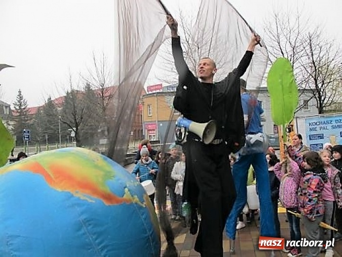 Zdjęcie w galerii na portalu naszraciborz.pl: Razem napisaliśmy już ponad milion List&oacute;w dla Ziemi. Inauguracja akcji w Katowicach wiadomości z regionu