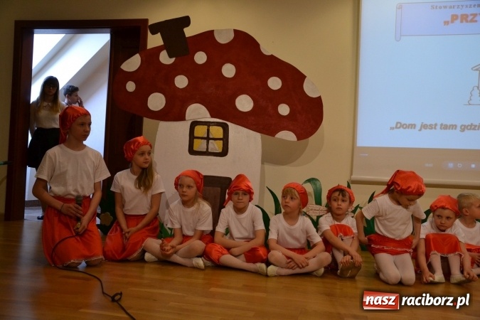 Zdjęcie w galerii na portalu naszraciborz.pl: Mój dom - spotkanie rodzin zastępczych na zamku za nami  wiadomości z regionu