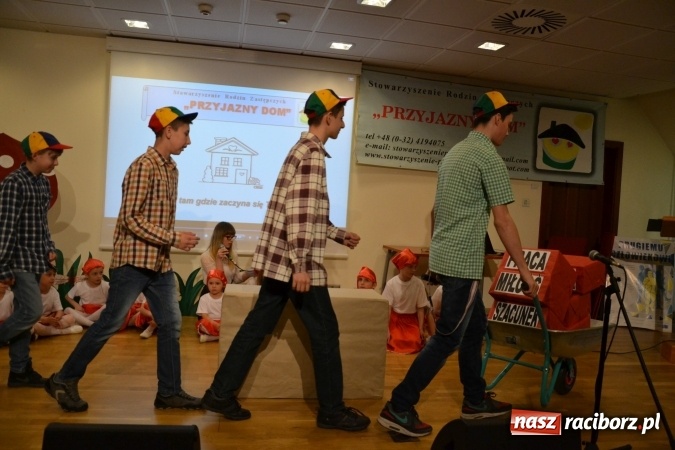 Zdjęcie w galerii na portalu naszraciborz.pl: Mój dom - spotkanie rodzin zastępczych na zamku za nami  wiadomości z regionu