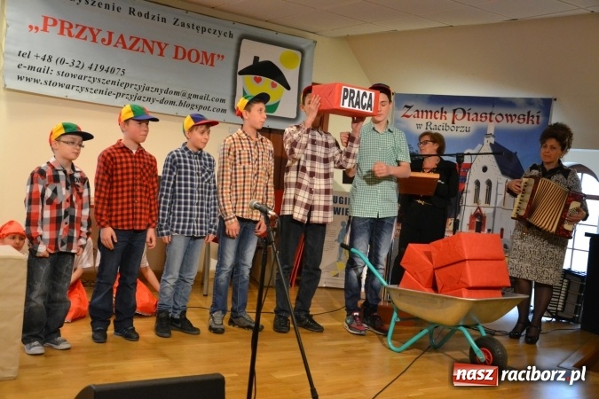 Zdjęcie w galerii na portalu naszraciborz.pl: Mój dom - spotkanie rodzin zastępczych na zamku za nami  wiadomości z regionu