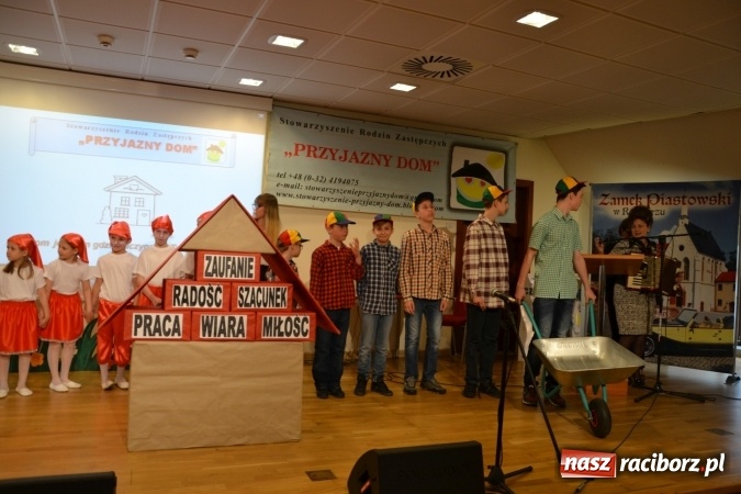 Zdjęcie w galerii na portalu naszraciborz.pl: Mój dom - spotkanie rodzin zastępczych na zamku za nami  wiadomości z regionu