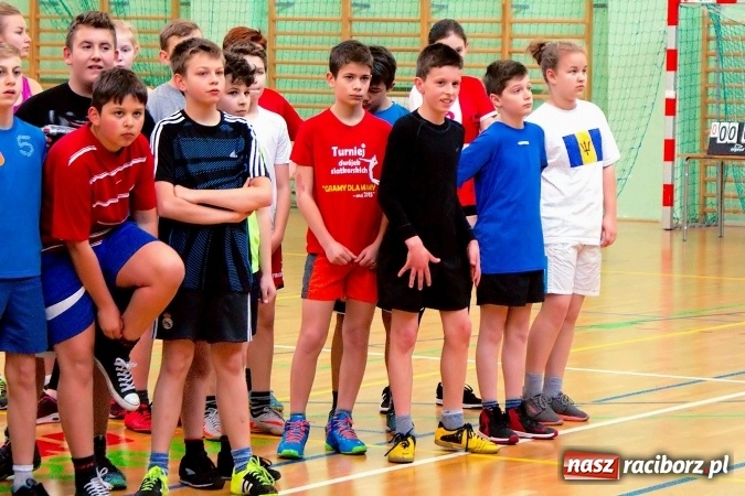 Zdjęcie w galerii na portalu naszraciborz.pl: II Mistrzostwa Raciborza w Dwa Ognie. SP 13 z pucharem wiadomości z regionu