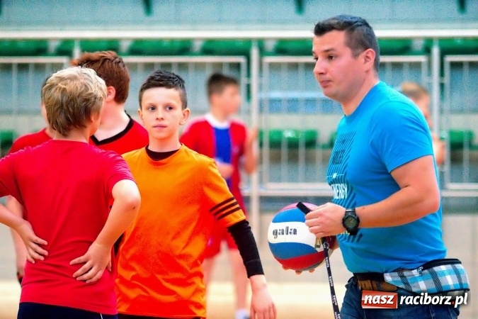 Zdjęcie w galerii na portalu naszraciborz.pl: II Mistrzostwa Raciborza w Dwa Ognie. SP 13 z pucharem wiadomości z regionu
