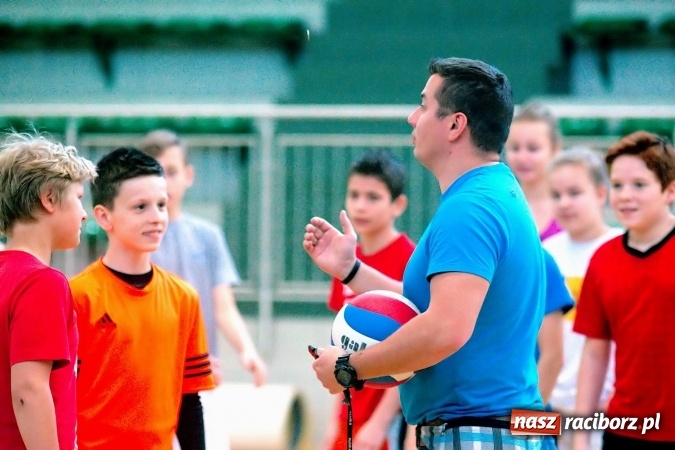 Zdjęcie w galerii na portalu naszraciborz.pl: II Mistrzostwa Raciborza w Dwa Ognie. SP 13 z pucharem wiadomości z regionu